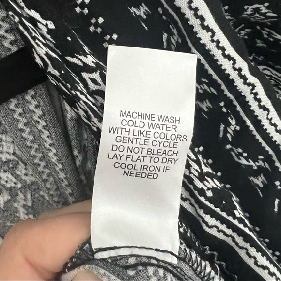 Patterned Jumpsuit - Picture 6 of 6